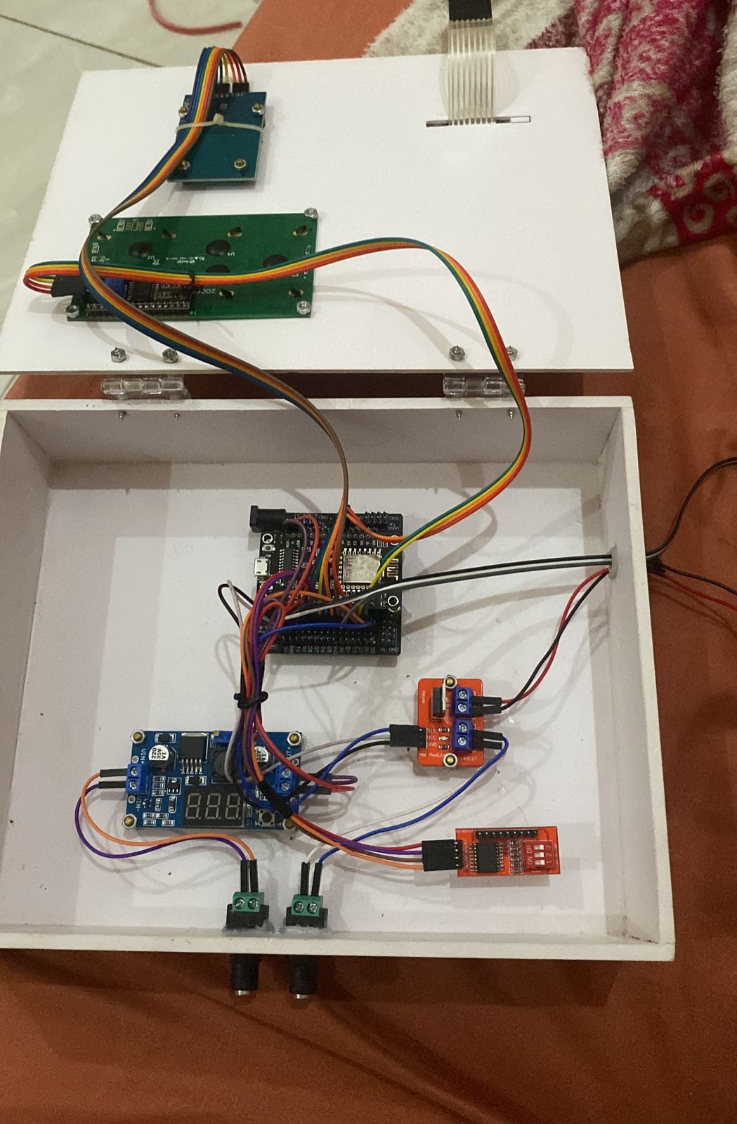 sistem keamanan pintu Menggunakan RFID dan keypad